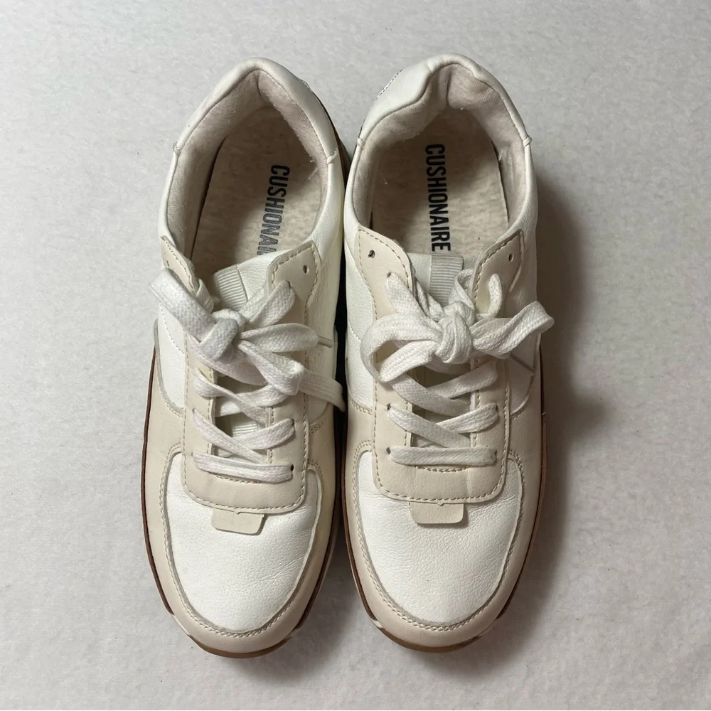 Cushionaire Sneakers Women’s 8 Cream Tan Brown Casual Comfort Lace‎ Up Shoe